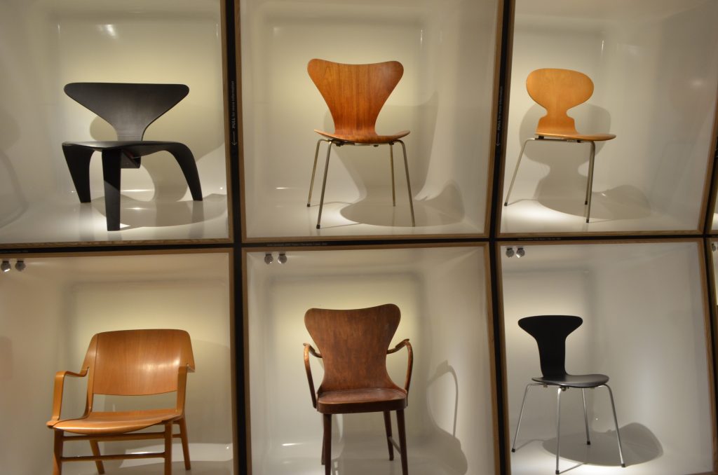 歴史ある椅子からデンマーク巨匠デザイナーの椅子贅沢な空間