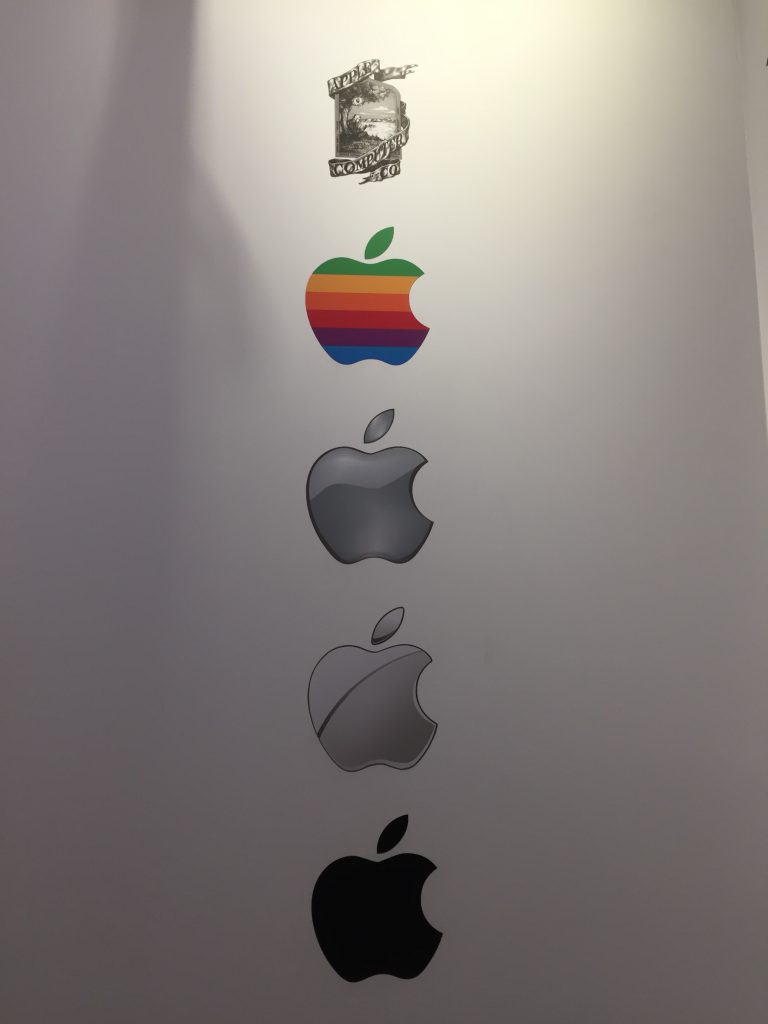 APPLE LOGO：ロゴ