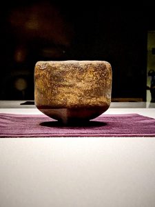黒楽茶碗：長次郎　MOA美術館